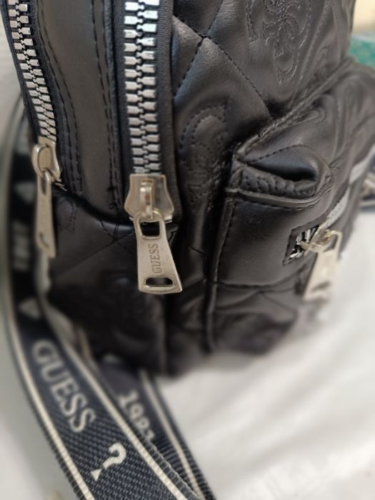 Ruxac Guess impecabil