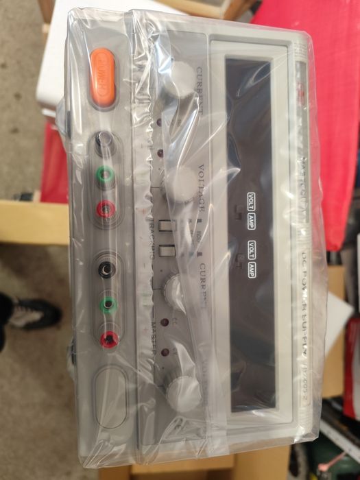 Двоен лабораторен захранващ блок