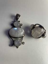 Set bijuterii de a argint, inel si pandativ cu opal