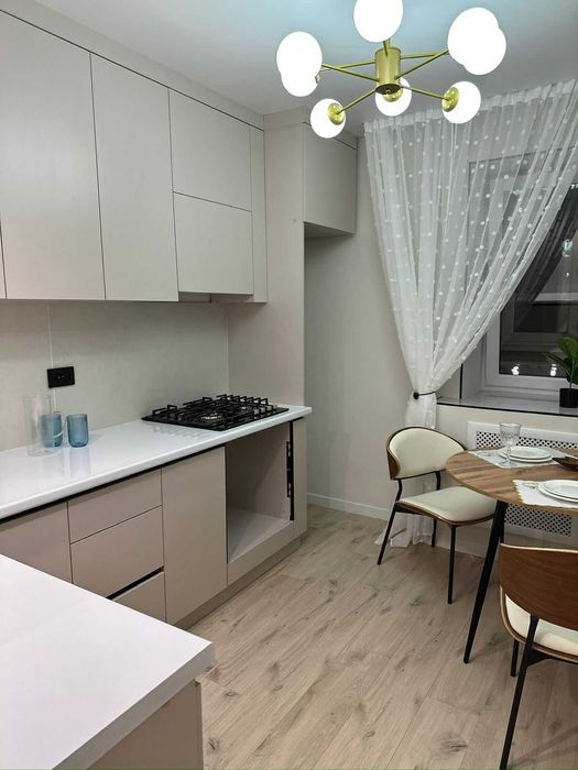 Продам 2 комнатную квартиру район ТД Пирамиды