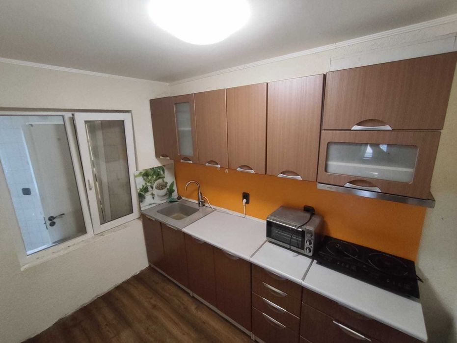 Етаж от къща с тераса и двор в кв. Левски