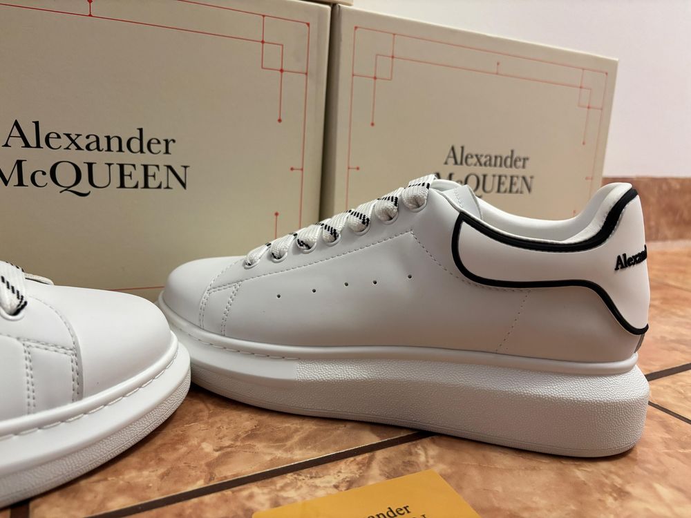 Alexander McQueen Epoxy (Black Lines)