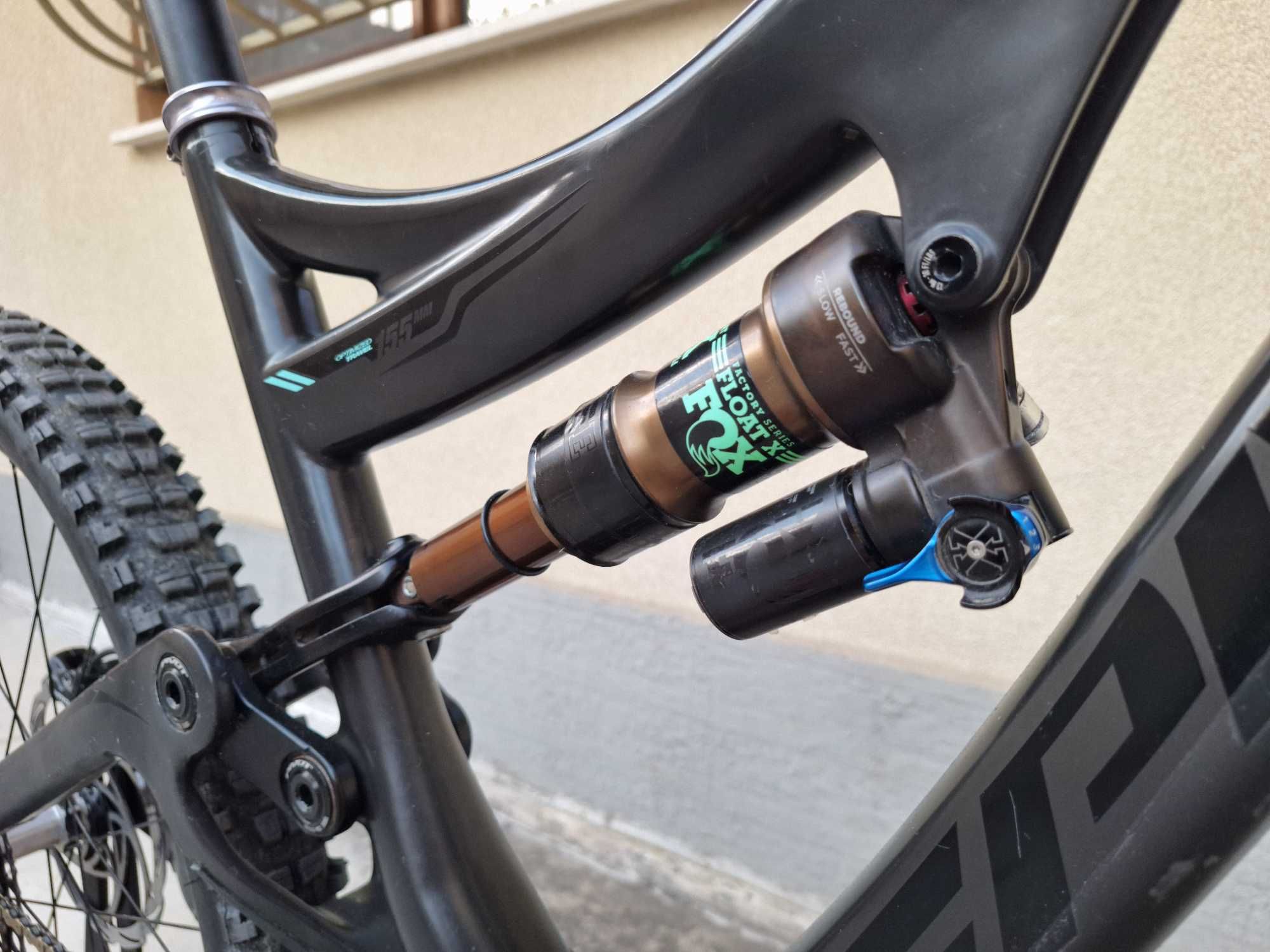 Pivot Mach 6 Carbon Team