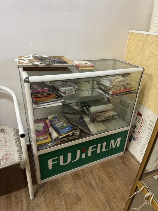 Шкаф витринный ,качественный