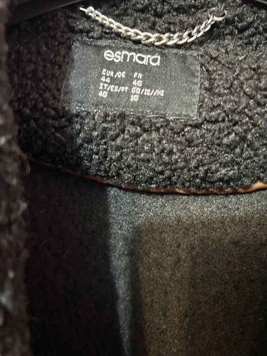 Черно палто отговаря на L/XL