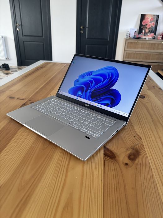 Acer Swift 3• procesor i5-11th gen• SSD 512• taste luminate•Full Metal