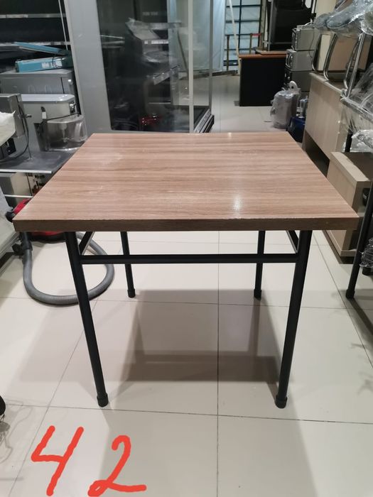 Стол с раскладными ножками