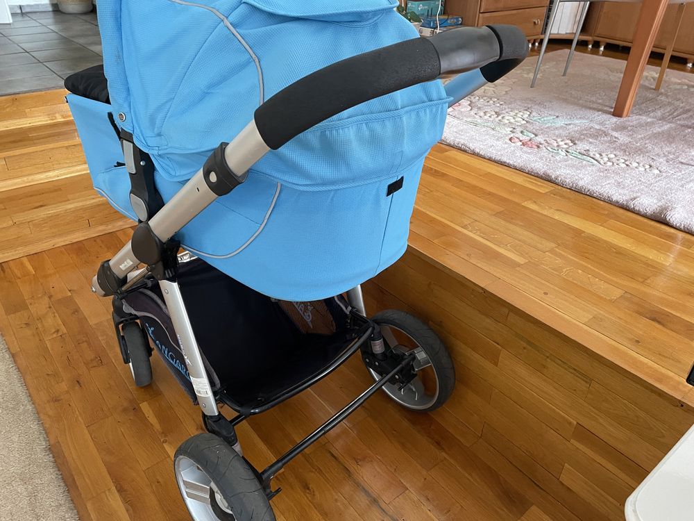 Бебешка количка с много аксесоари и настройки