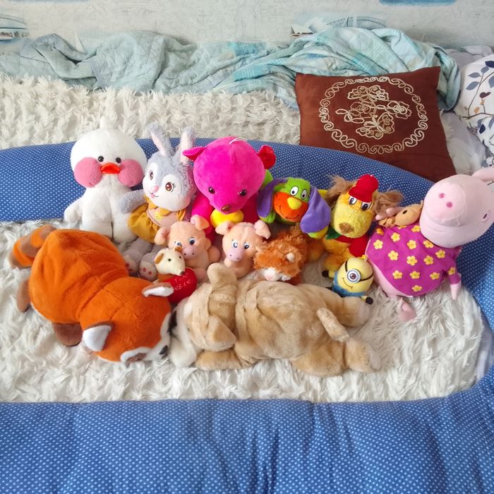 Продам игрушки мягкие цена за три больших пакета 35000тенге торга нет