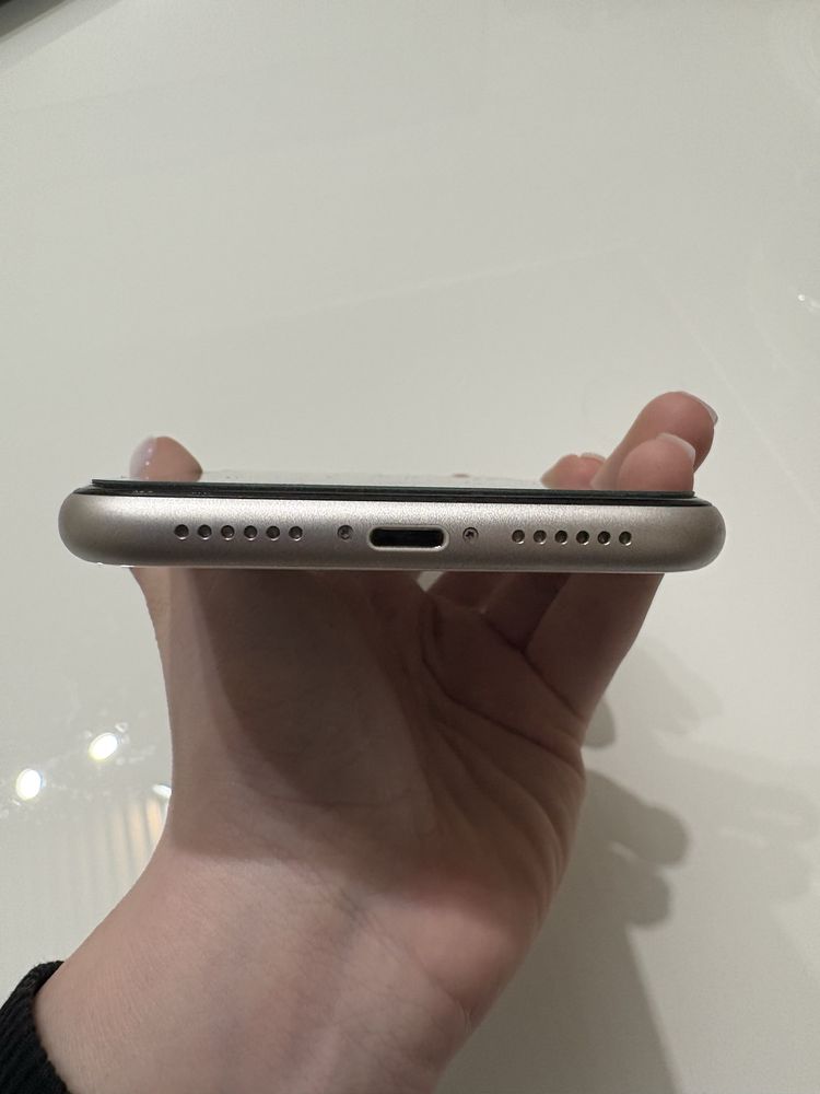 iPhone 11-64GB.