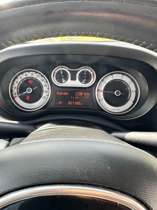 Fiat 500 1.4 Benzină | Alb | 4 Uși | Climatizare | Geamuri Electrice