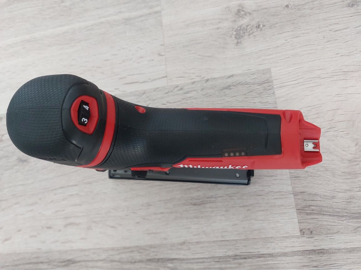 Fierastrau pendular milwaukee M12 FJS, Nou