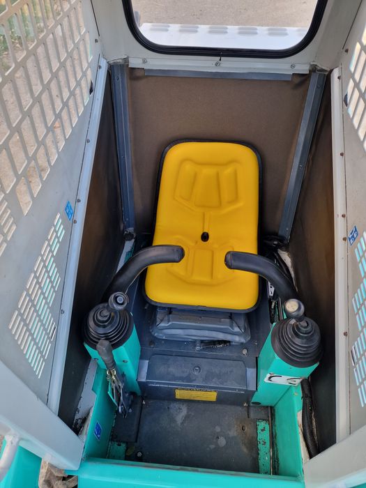 Mini incarcator frontal.