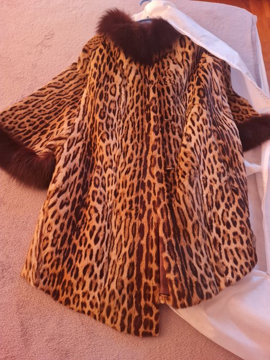 Vând haina de blana