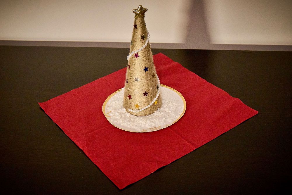Golden Pearl Tree – Decorațiune handmade de Crăciun