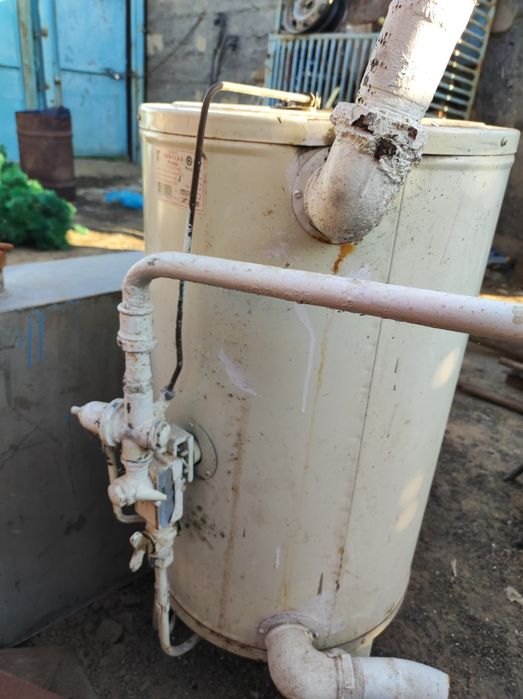 Газовая печь. Установлена была в бане.