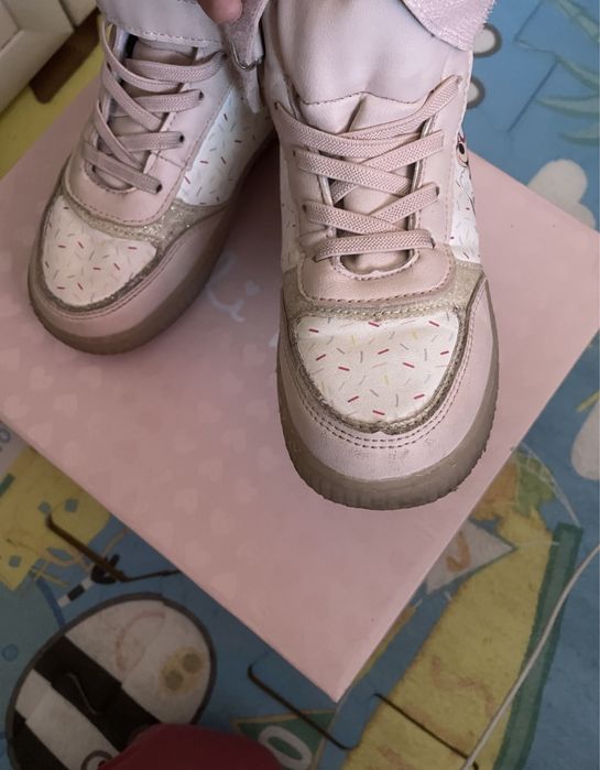 Високи кецове с Мини Маус на waikiki н-р 29 с подарък!