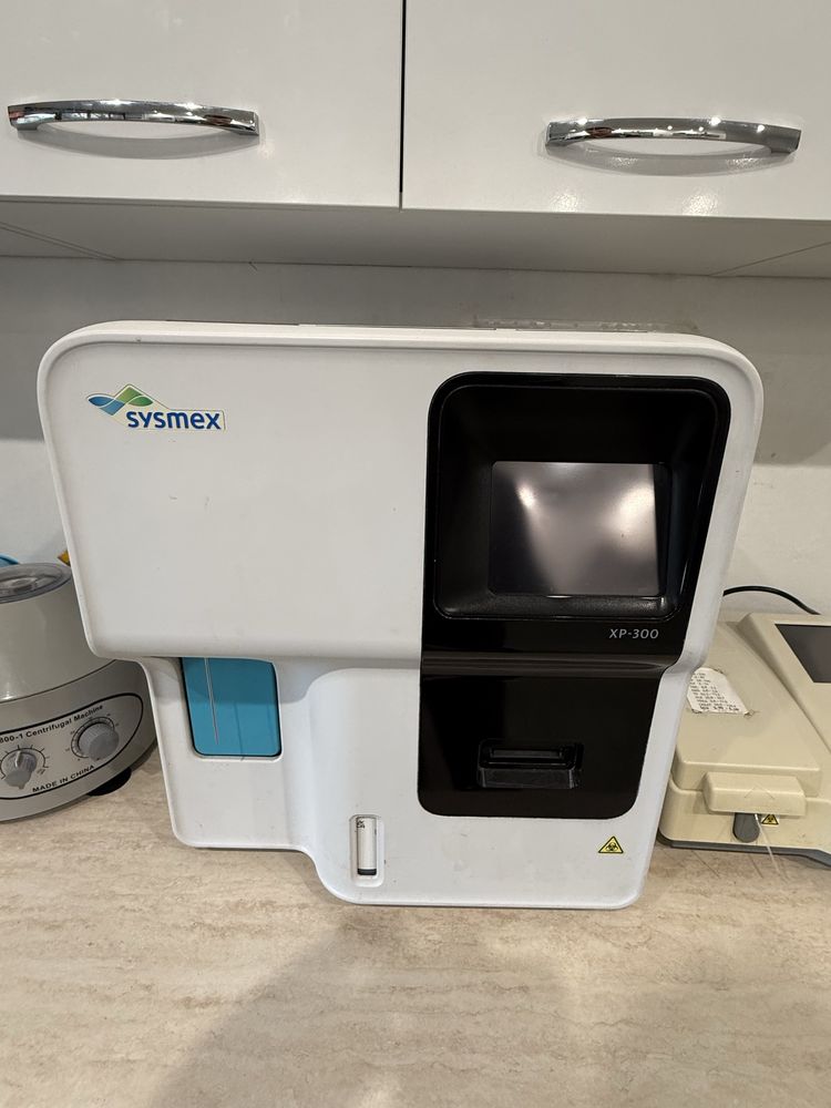 хематологичен анализатор  Модел SYSMEX XP-300,