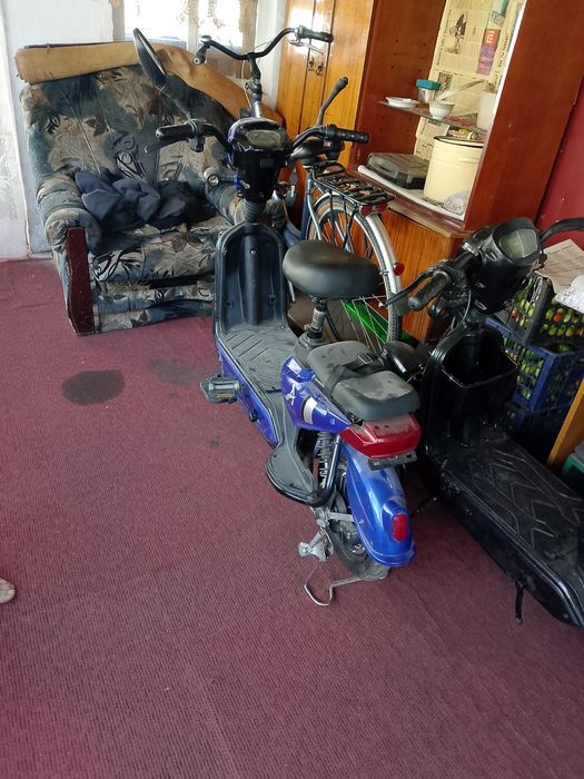 Продам электровелосипед синий