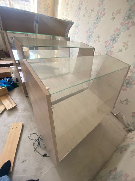 Продам стеклянные витрины