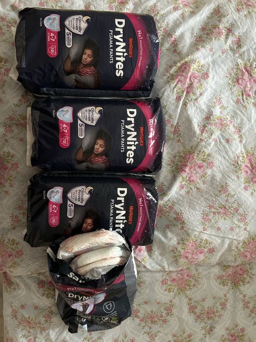Памперс гащички Huggies dry nites за 4-7 г