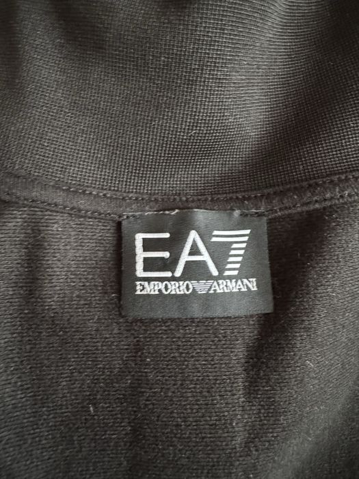 Спортен комплект EA7