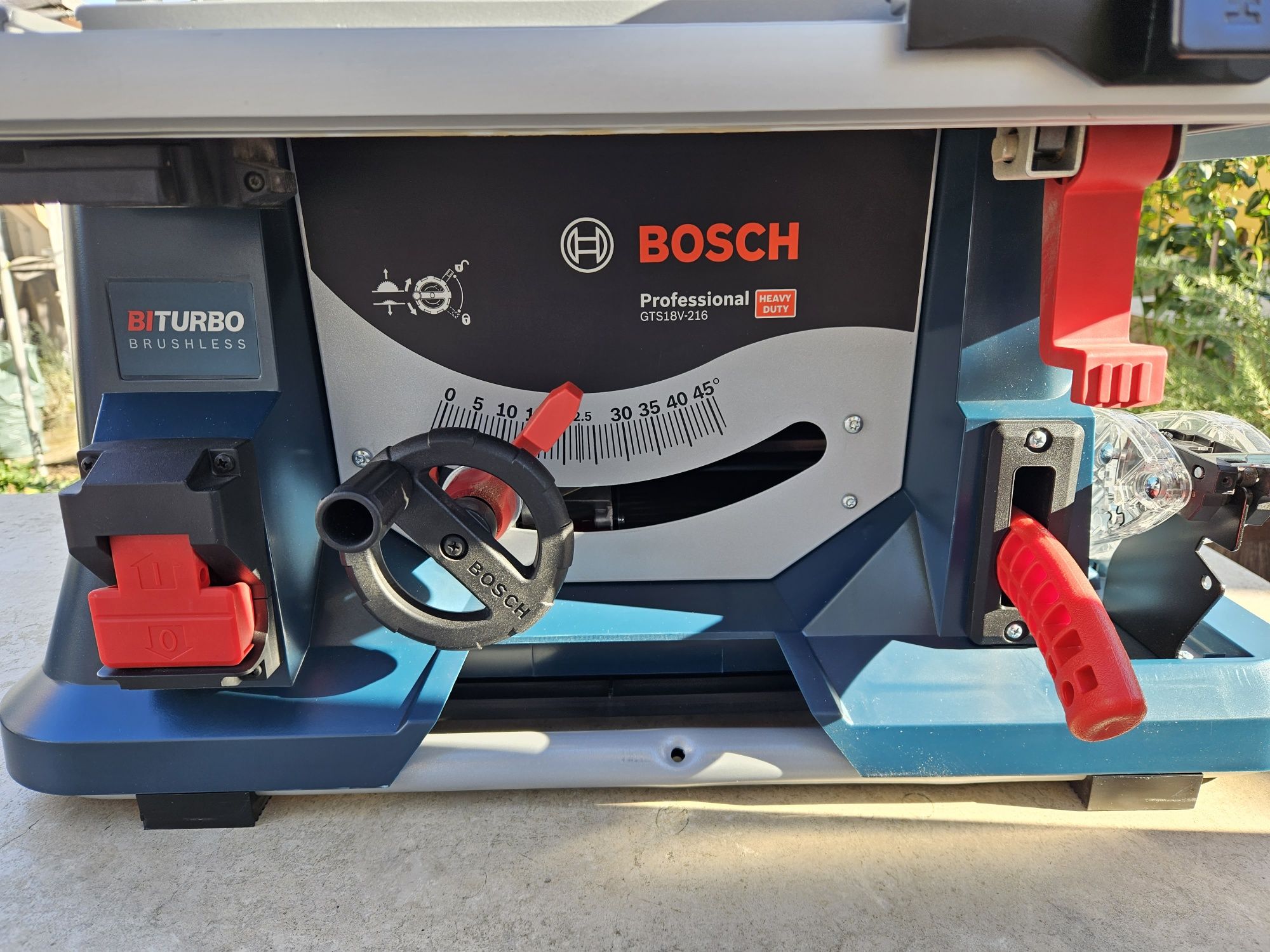 Bosch GTS 18V-216 стационарен циркуляр + Bosch маса