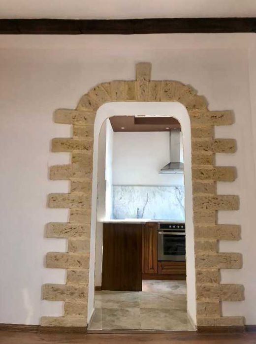 Продава се Тристаен апартамент в София, Център - 86 кв.м за 2326 €/кв.м - Снимка #3