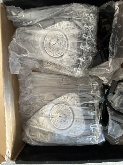 Въртящи и свтещи тонколони Burmester за Mercedes W166