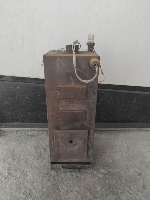 Котёл ( работает на дровах и на углей)