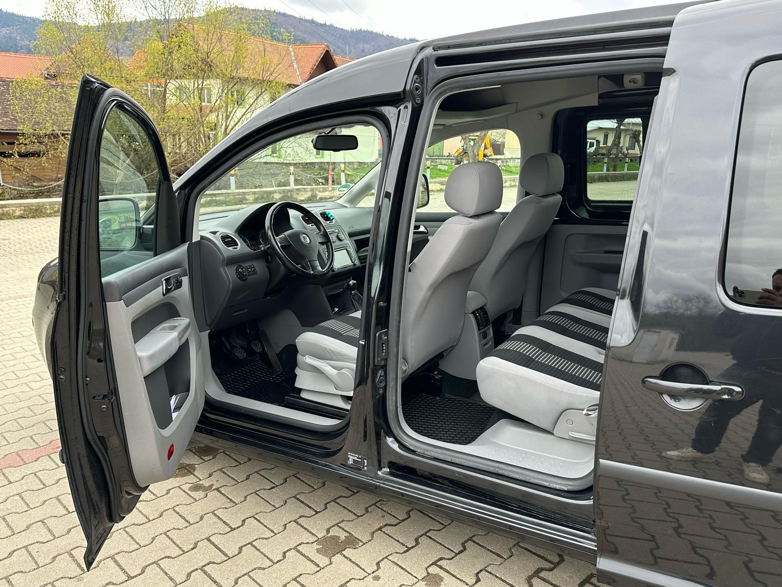 Volkswagen Caddy model style 2.0 tdi  2010