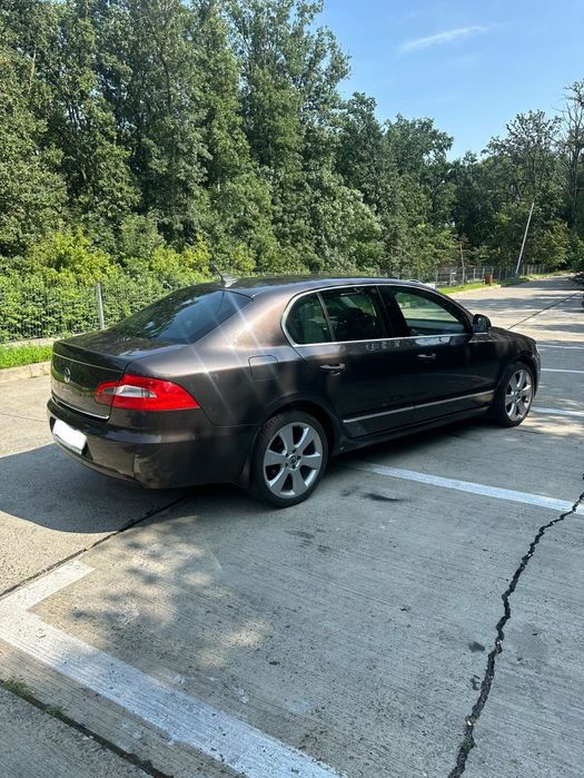 Skoda Superb Skoda Superb 2.0 TDI 170 CP, 2010, DSG, 255.450 km, maro, interior pie