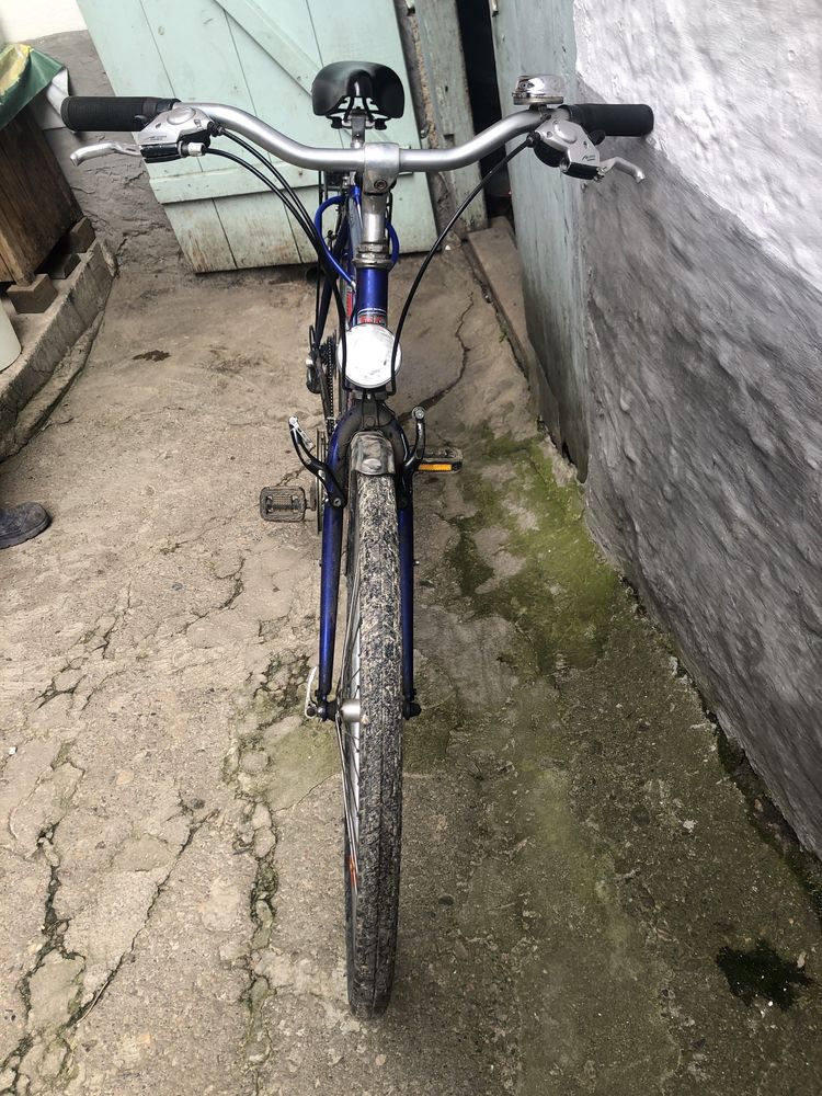 Vând bicicleta cursieră în stare foarte bună