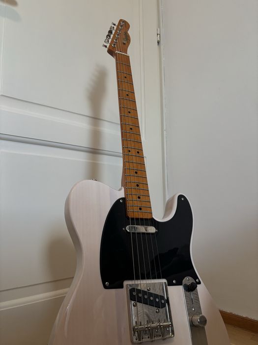 Vând chitara electrica fender squier telecaster cv 50s alb