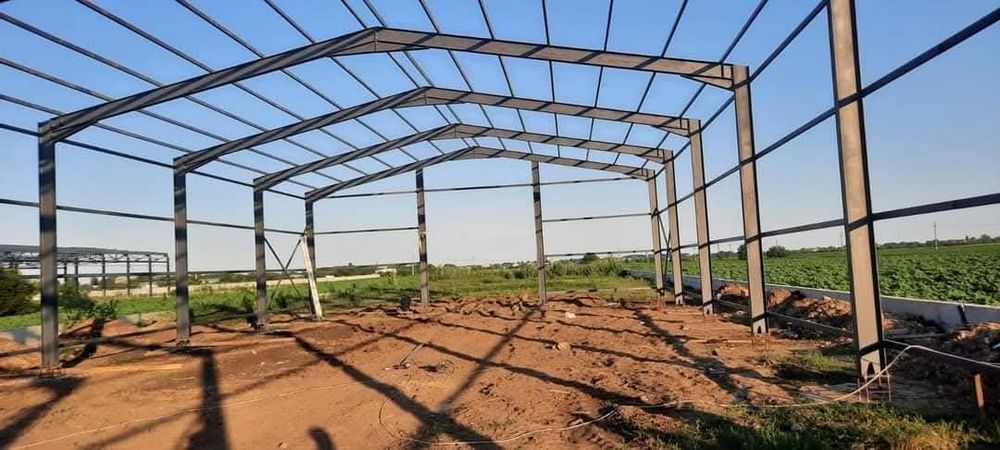 Pe stoc hală metalică de 12x30x4,5 sau facem și pe comandă.