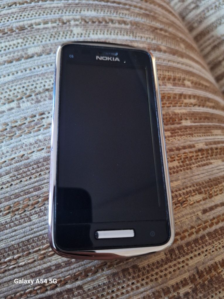 Nokia C6-01 в идеальном состоянии