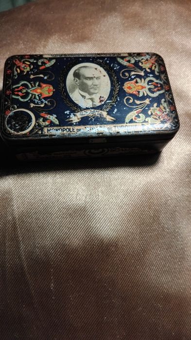 Cutie veche metalica 1890 cigarettes