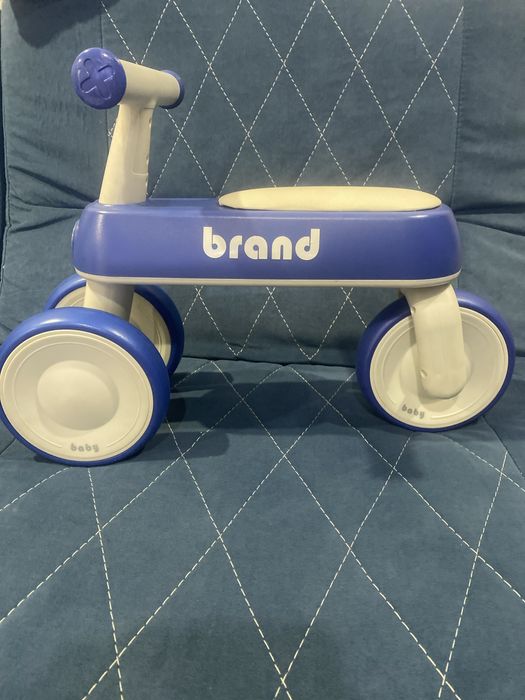 Детский беговел-каталка DADU 22B, синий  в хорошом состоянии ,