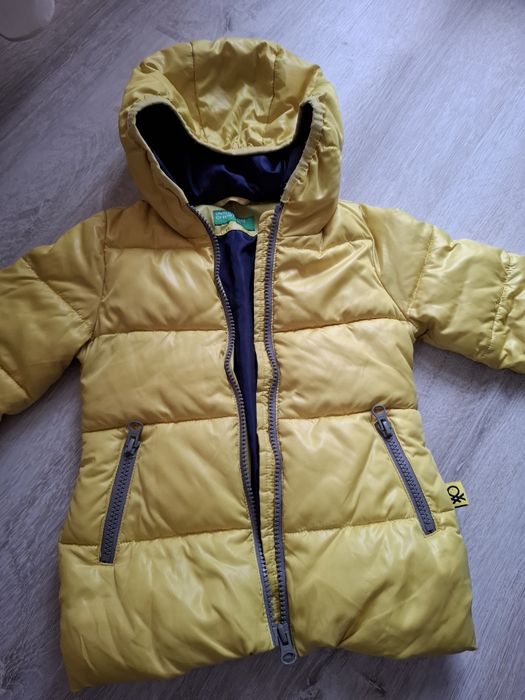 Жълто яке размер 82 benetton
