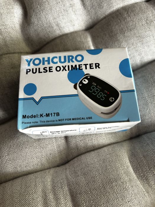 Pulsoximetru de Deget YOHCURO K-M17B Alb – Măsurare SpO2 & Puls