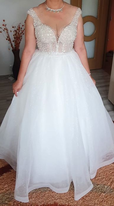 Rochie mireasa model deosebit ,marimea 50