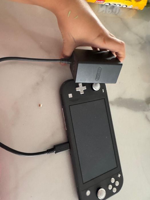 Nintendo Switch Mod:HDH-001 input/Entree:15v=2.6 A Fcc Id:Bkehdh001