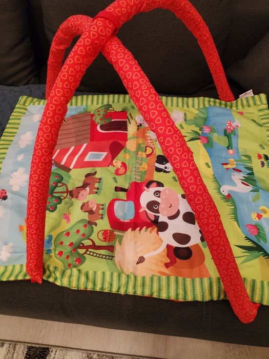 Saltea de activitati cu jucării