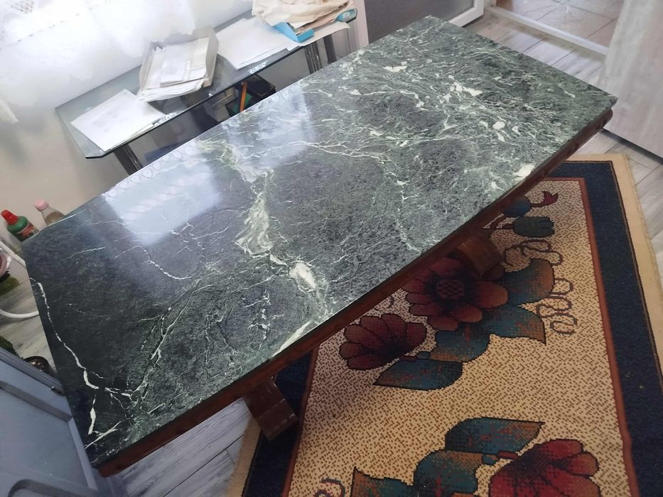 Masă din lemn masiv cu blat de marmură