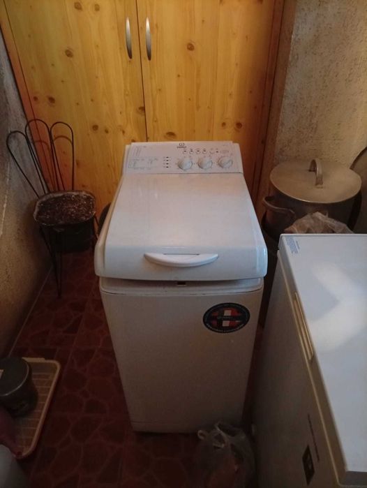 Продам рабочую стиральную машину INDESIT WITL 106 с неисправностями
