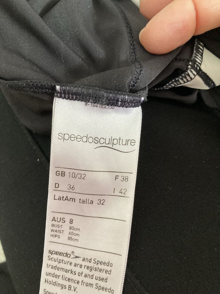 Цял Бански speedo и черен бански