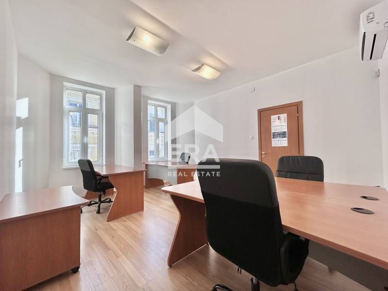 Дава се под наем Офис в София, Център - 116 кв.м за 2320 € - Снимка #1