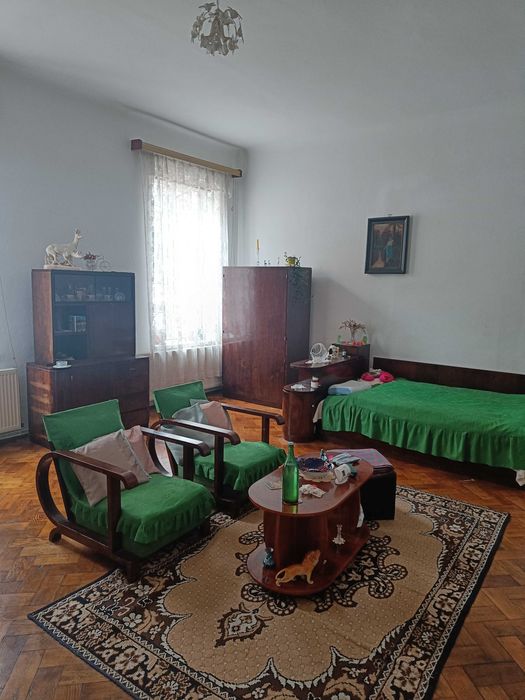 Persoana fizica vand apartament la casa  2 camere mari zona centrala