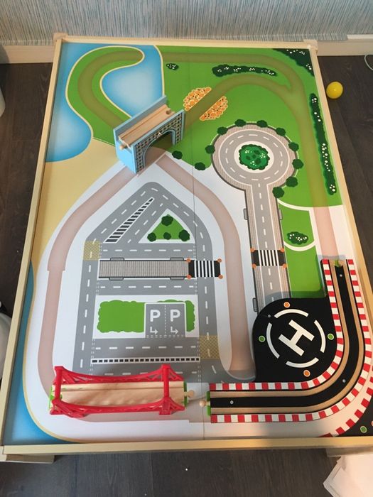 Masa de joaca cu trenulet, sine...