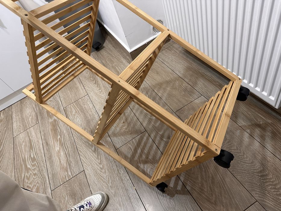 Etajera pe roti EGTVED bambus